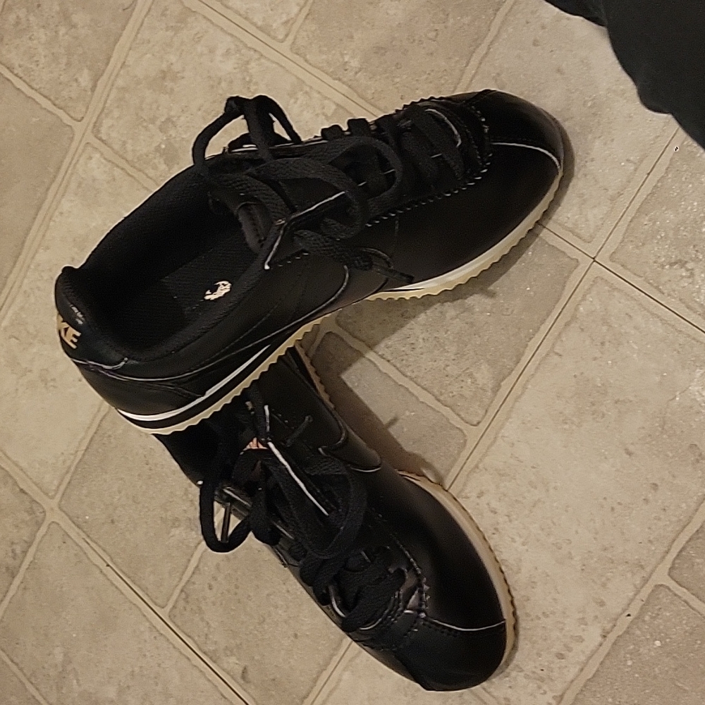 Nike tennis shoes